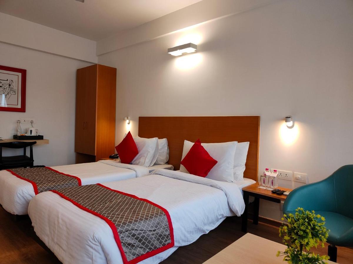 Kanak Beacon Hotel - Ashram Road Ahmedabad Exterior foto